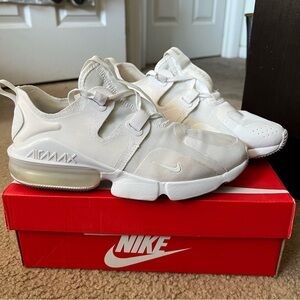 Women’s Nike Air Max Infinity 6.5
